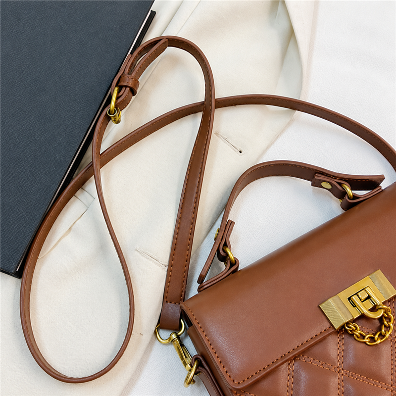 09-shoulder-strap.png